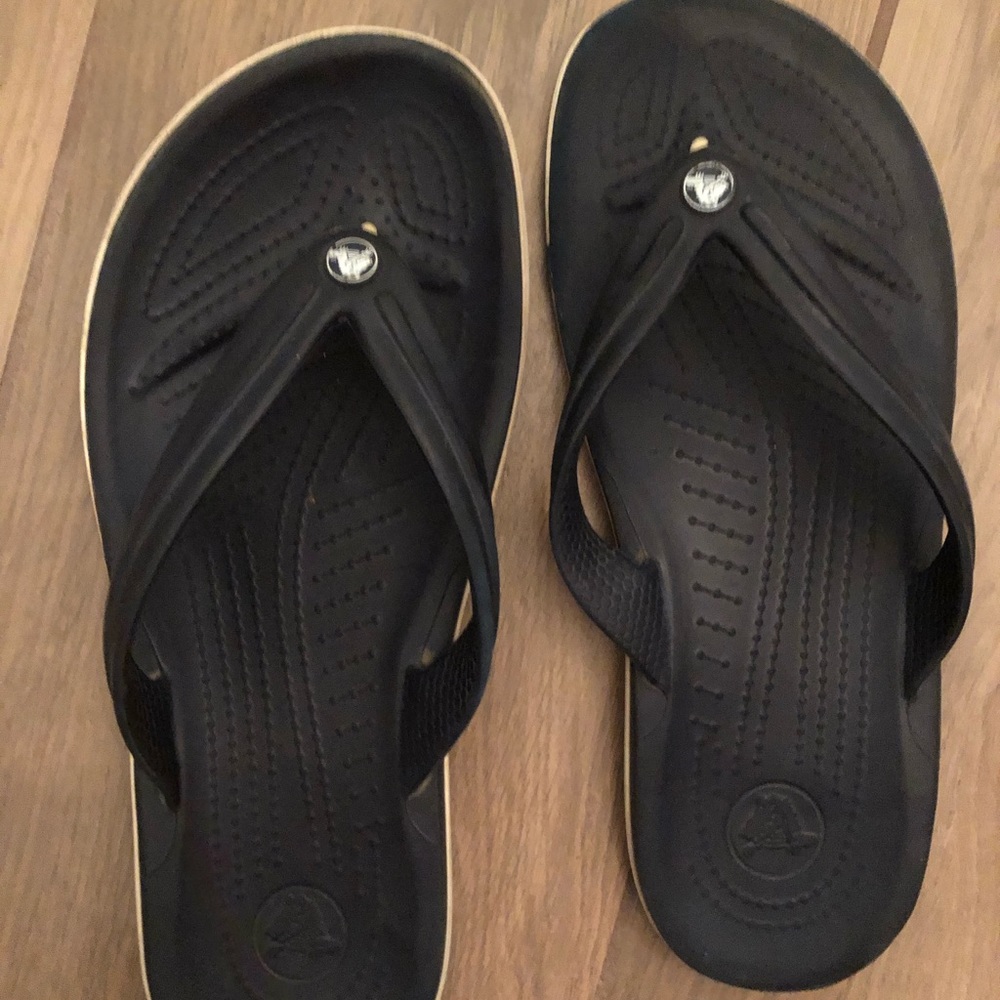 crocs flip flops